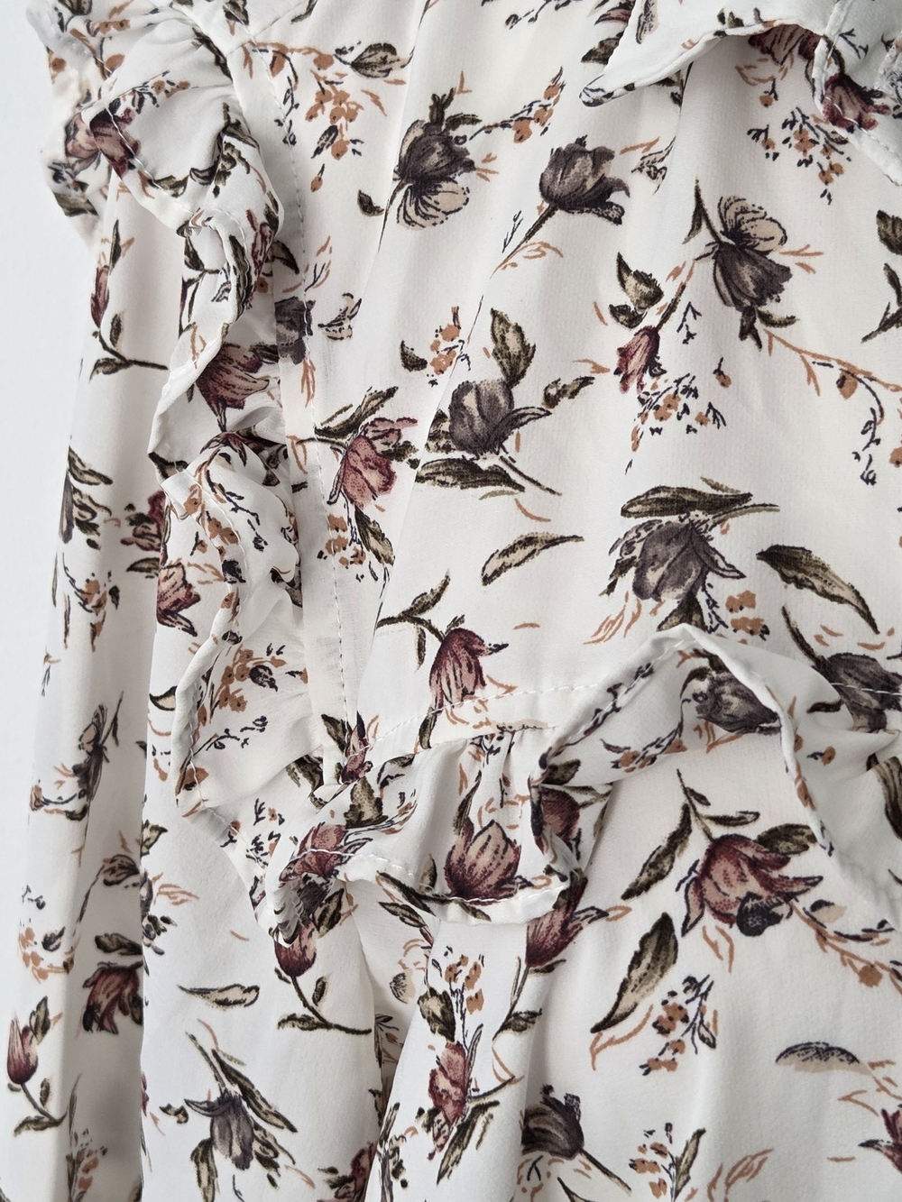 Cream Floral Ruffle Button-Front Blouse - Picture 4 of 5